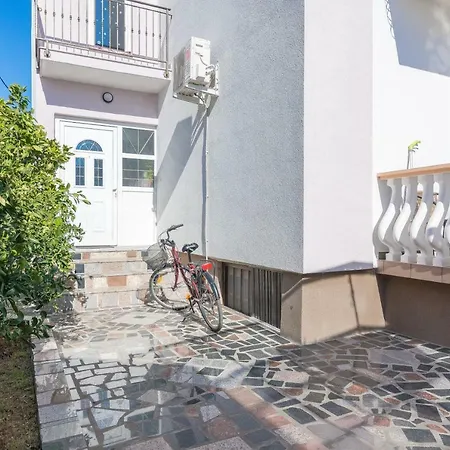 Apartment Orhideja *